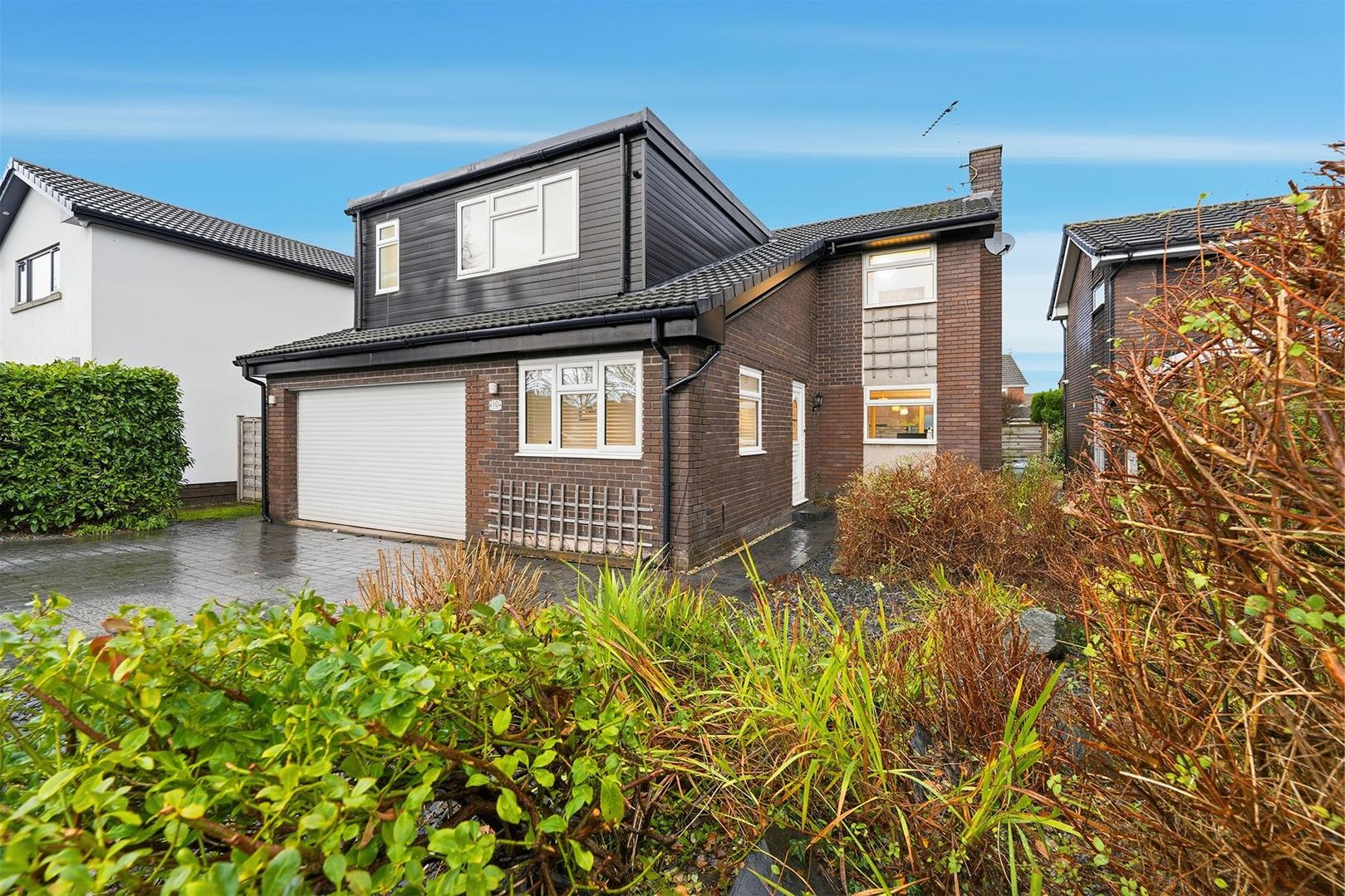 5 bedroom Detached house Under Offer
