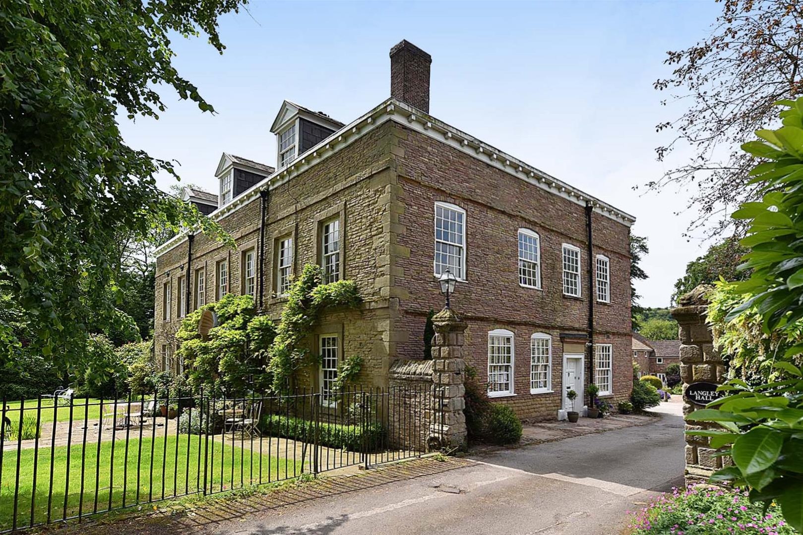 4 bedroom House (unspecified) For Sale