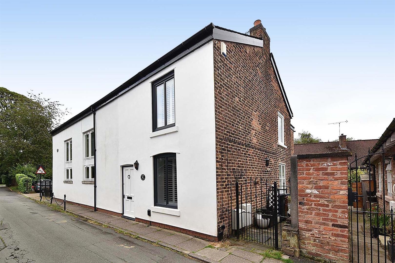 2 bedroom Cottage For Sale