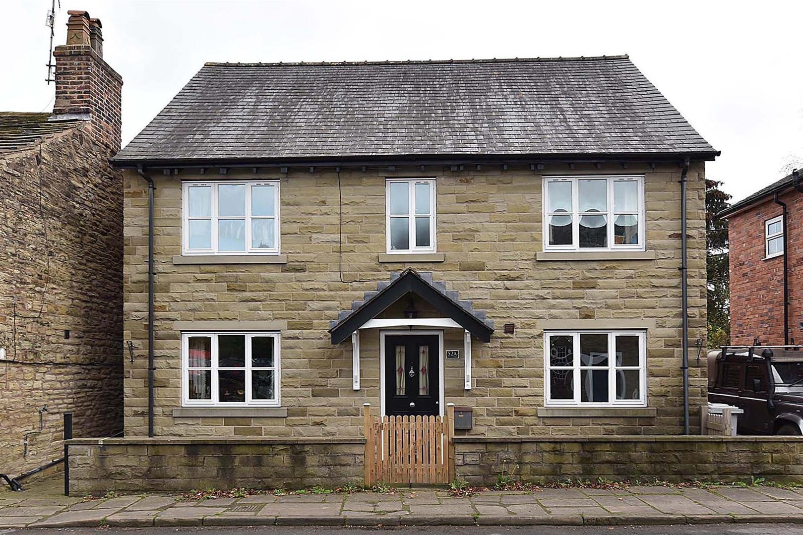 5 bedroom Detached house Under Offer