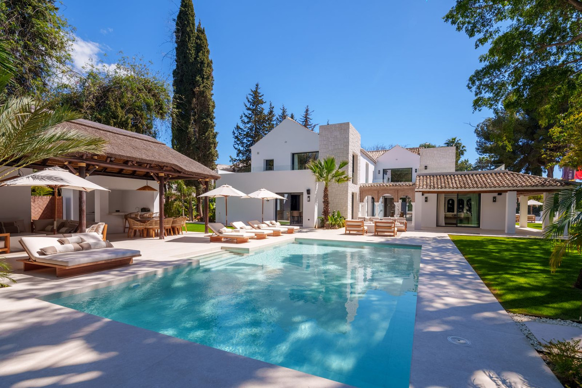 5 bedroom Villa For Sale