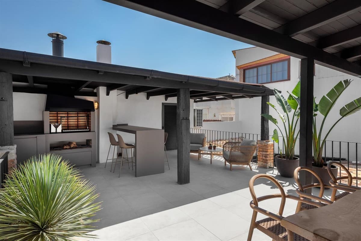 5 bedroom Villa For Sale