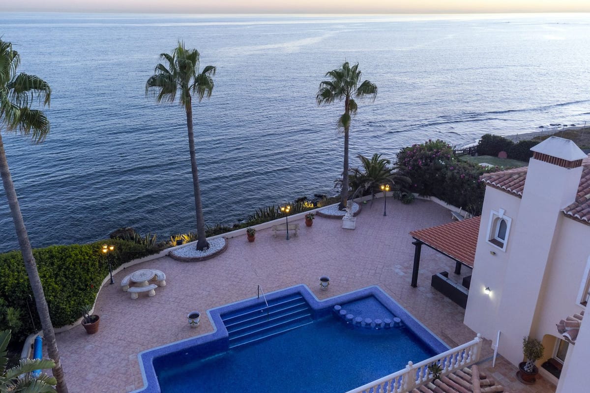 5 bedroom Villa For Sale