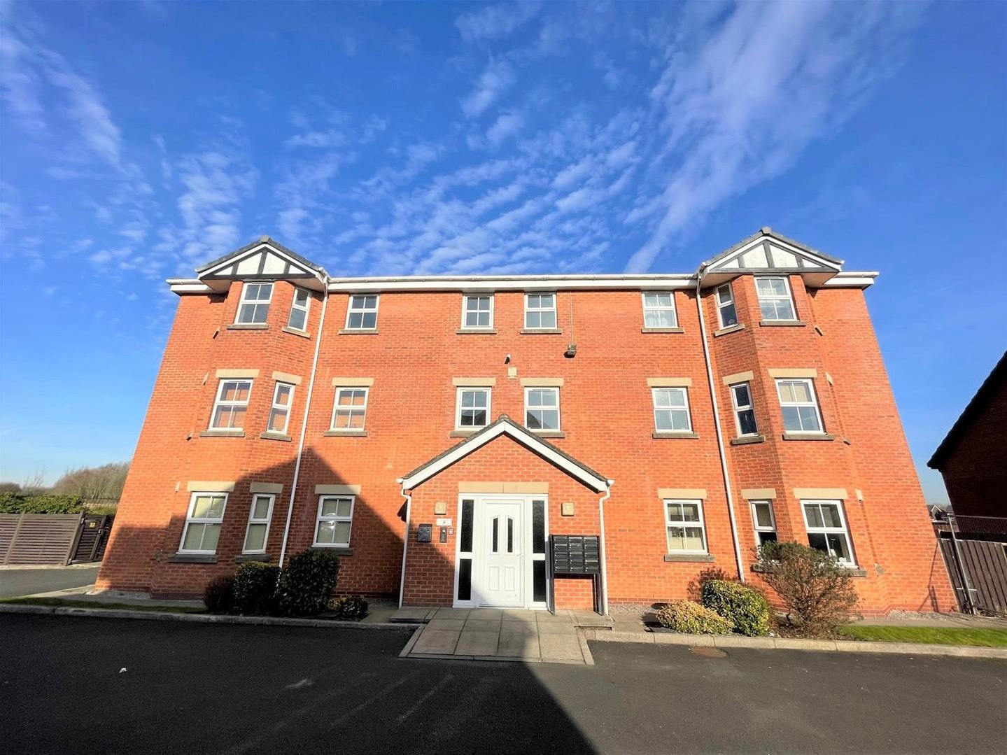 1 bedroom Apartment For Sale