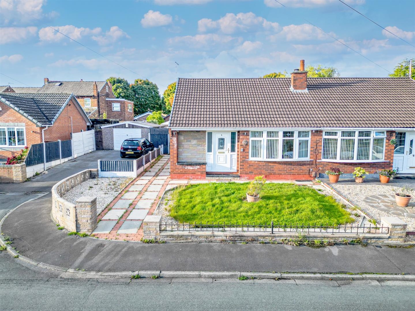 4 bedroom Bungalow Under Offer