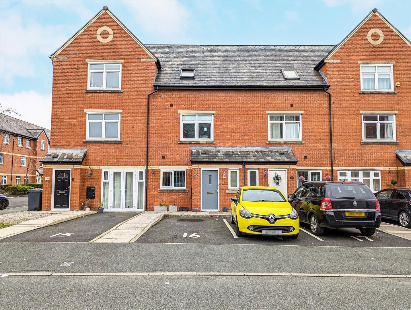 4 bedroom House (unspecified) Under Offer