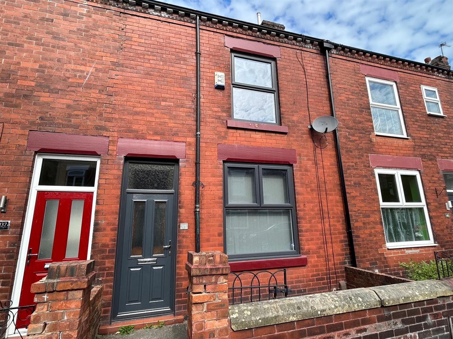 2 bedroom Terraced House Under Offer