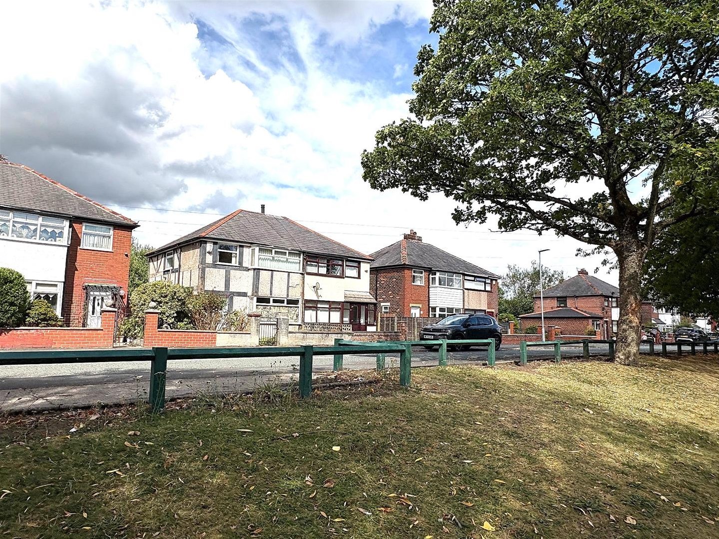 2 bedroom House (unspecified) Under Offer