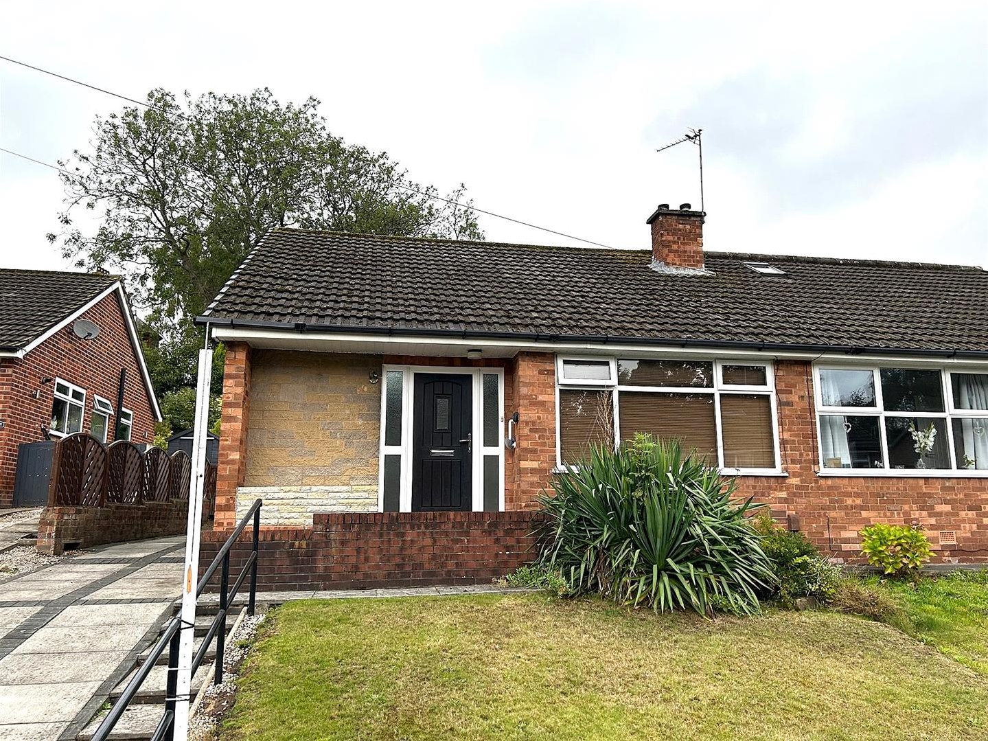 2 bedroom Detached house Under Offer