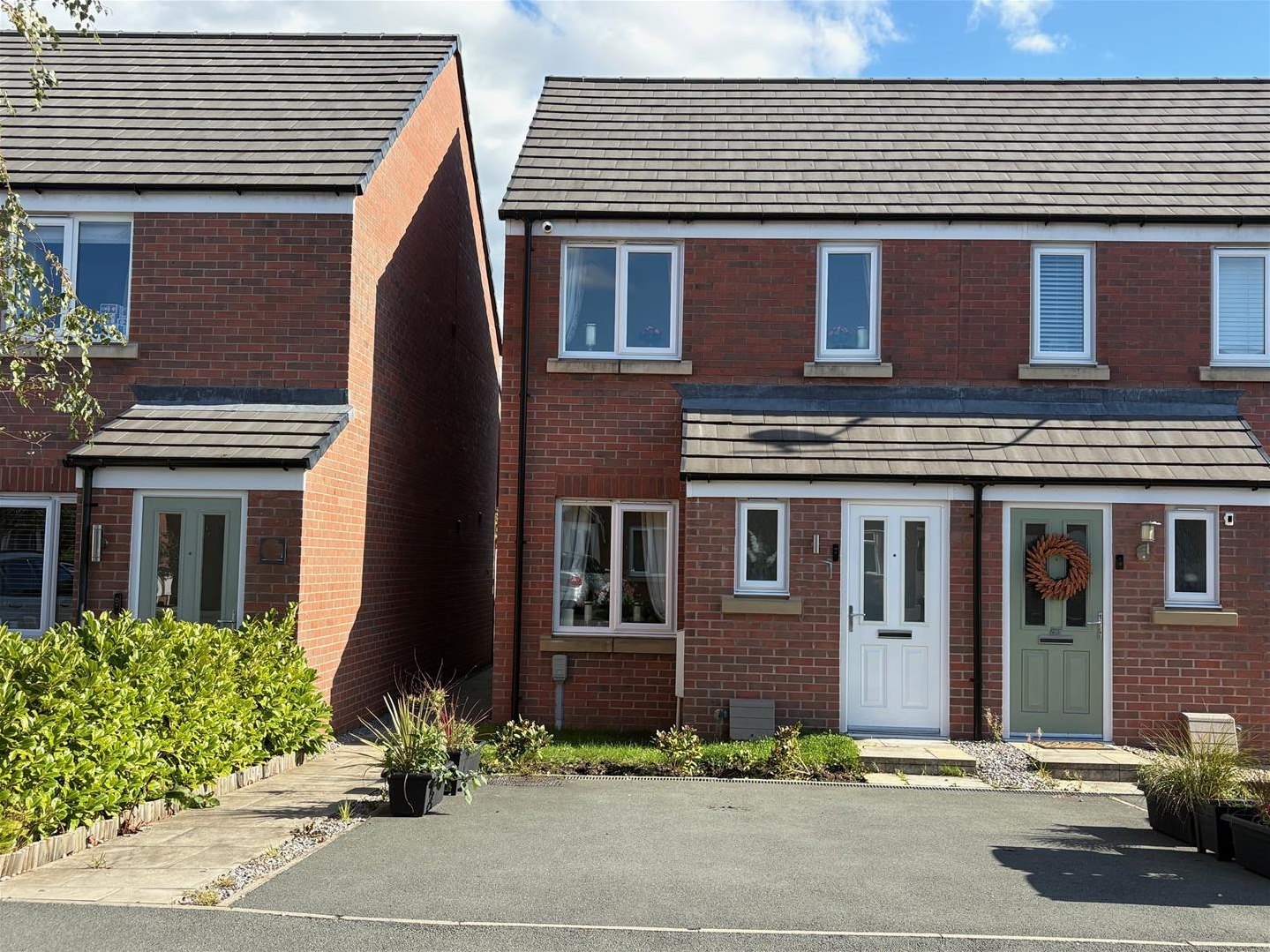 2 bedroom Mews house For Sale