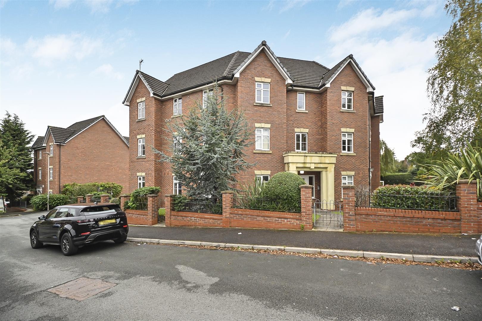 2 bedroom House (unspecified) Under Offer