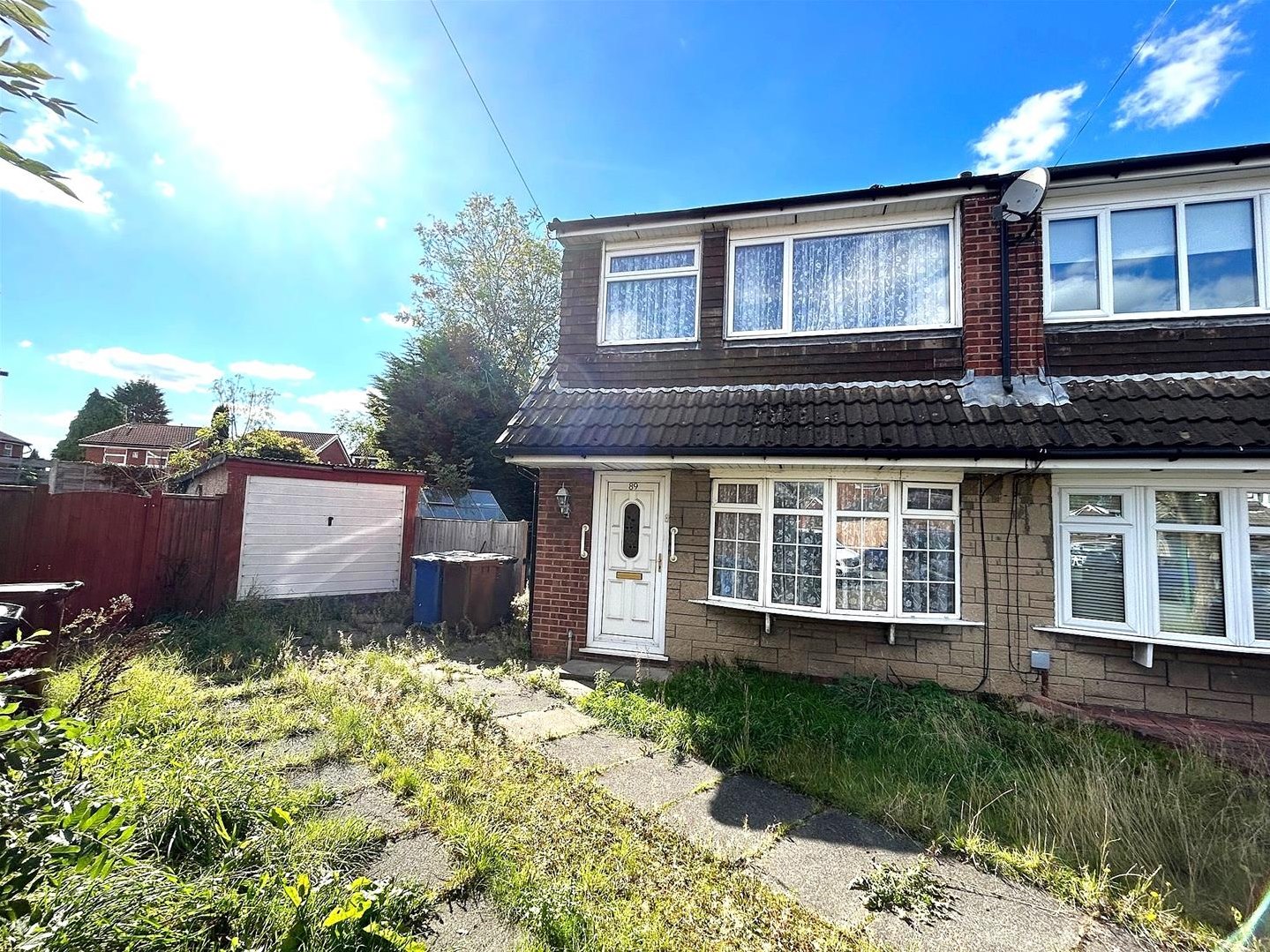 3 bedroom Semi-detached house Under Offer
