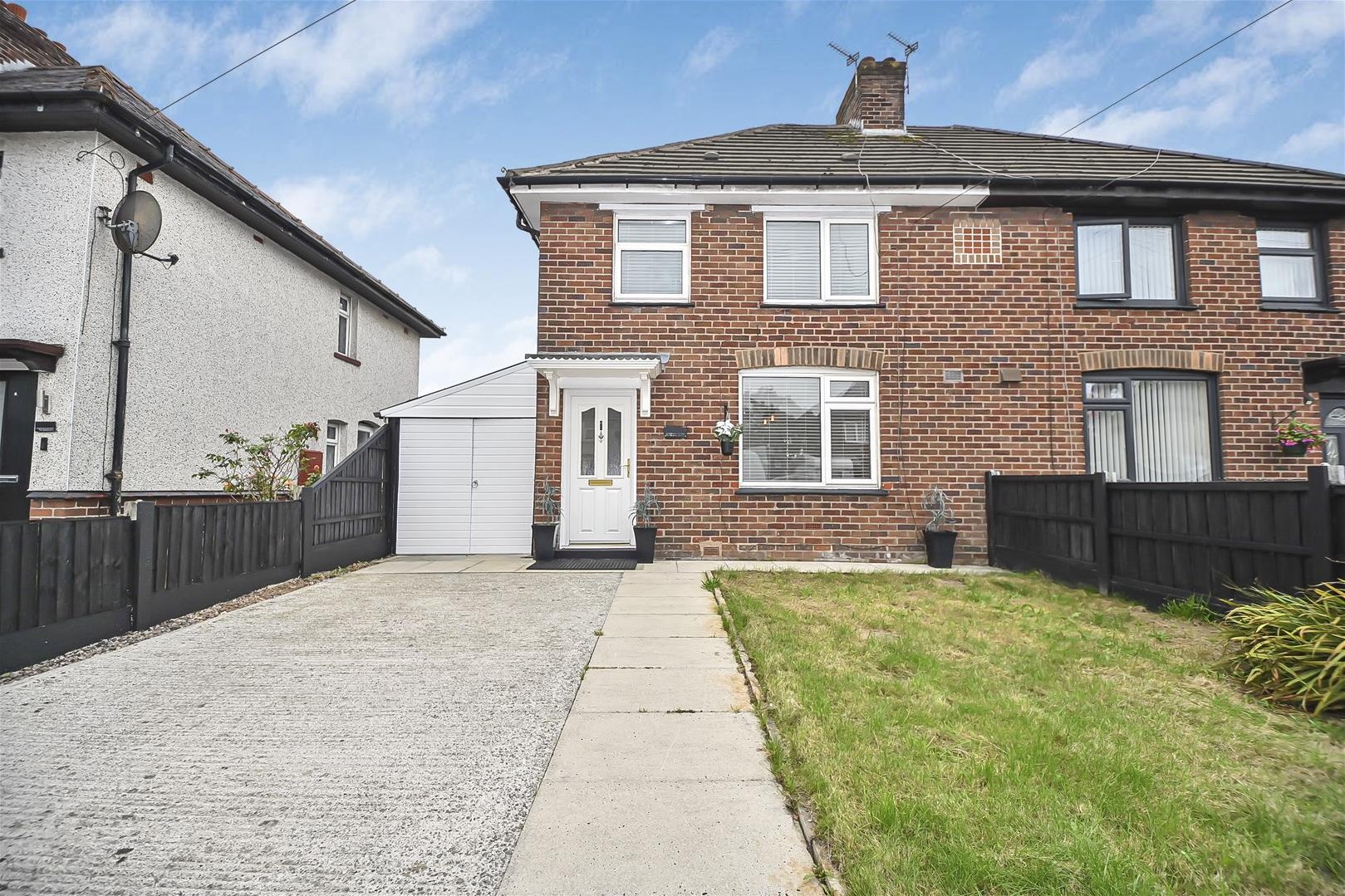 3 bedroom Semi-detached house For Sale