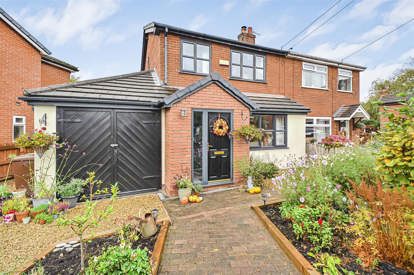 2 bedroom Semi-detached house For Sale