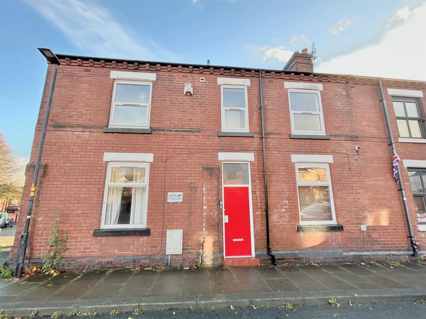 5 bedroom End of terrace house Under Offer