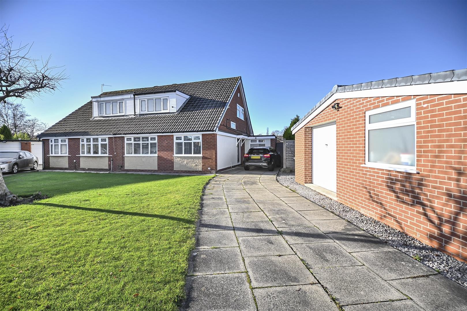 4 bedroom Semi-detached house For Sale