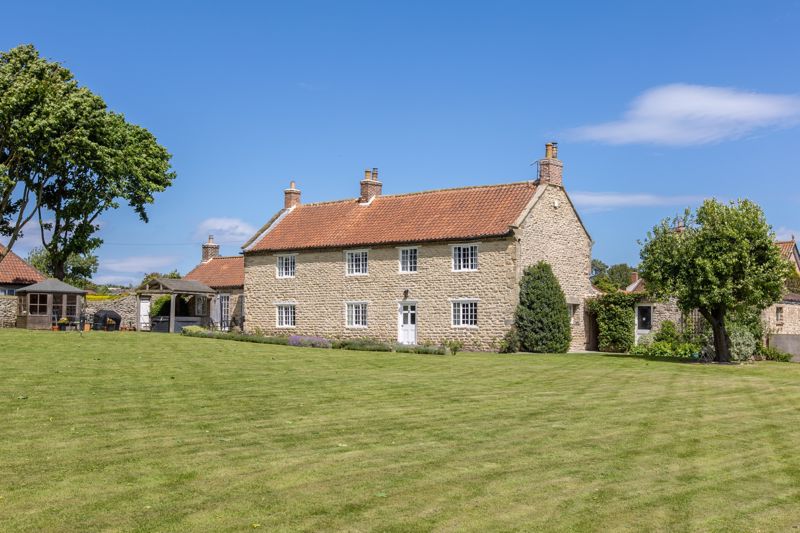4 bedroom Farm House For Sale