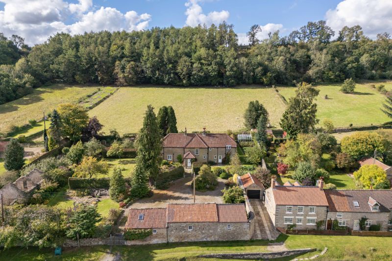 4 bedroom Farm House For Sale