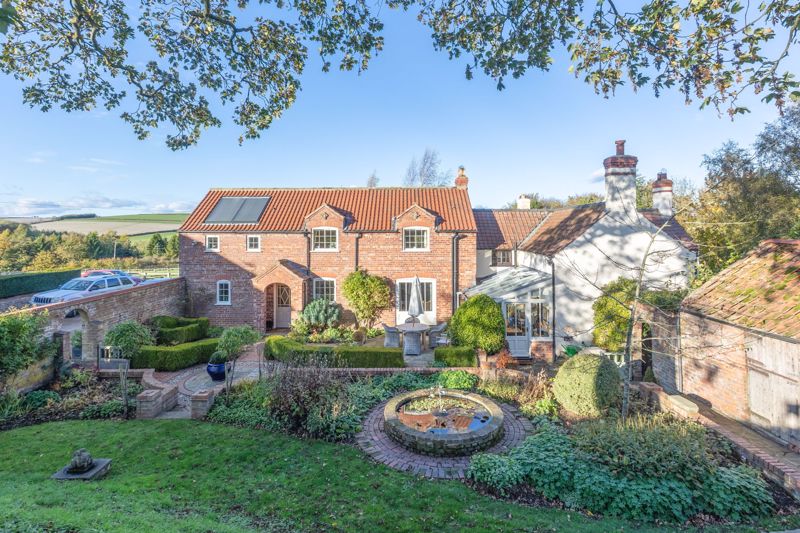 6 bedroom Farm House For Sale