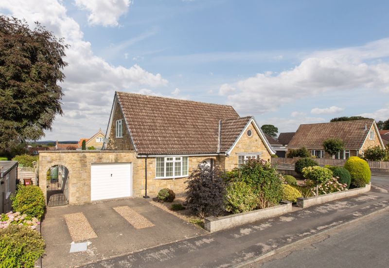3 bedroom Detached house Under Offer