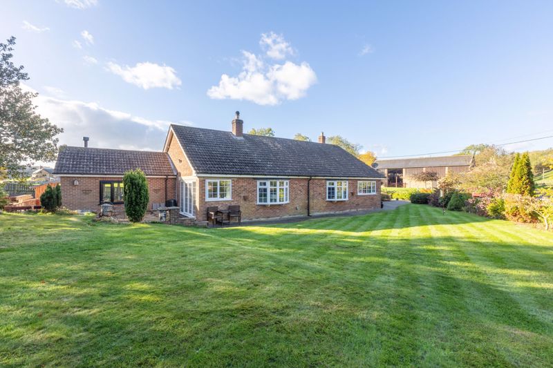 4 bedroom Detached house Under Offer