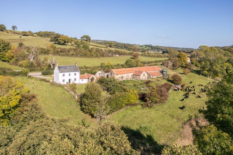 4 bedroom Farm House For Sale
