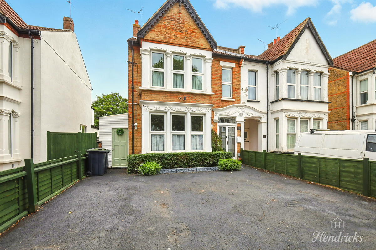 5 bedroom Semi-detached house Under Offer