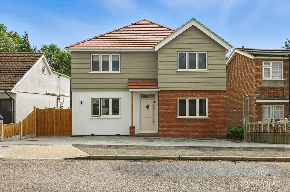 4 bedroom Detached house Under Offer