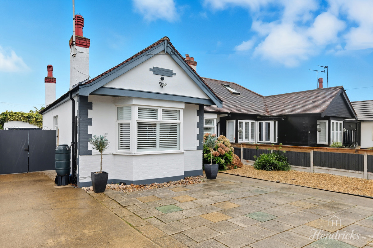 3 bedroom Bungalow Under Offer