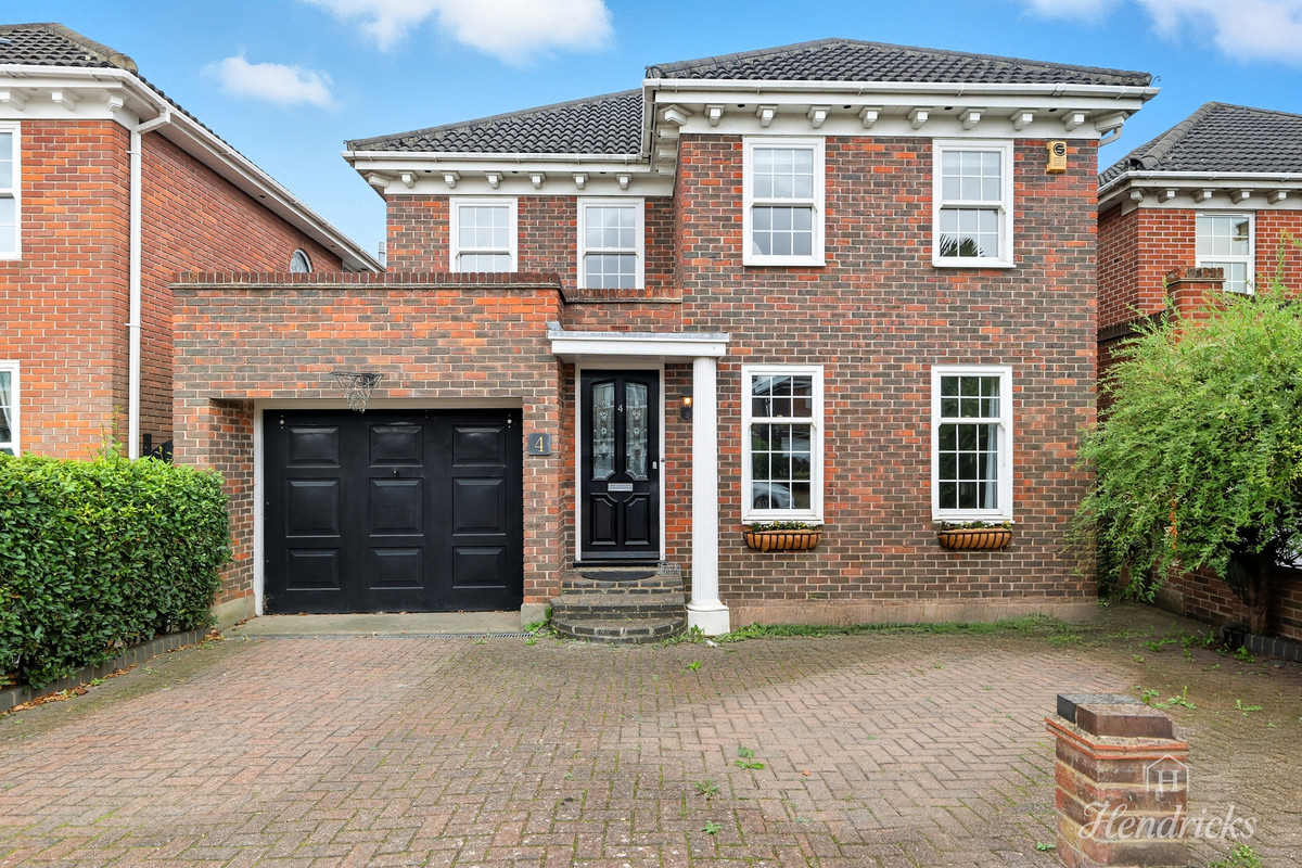 4 bedroom Detached house Under Offer