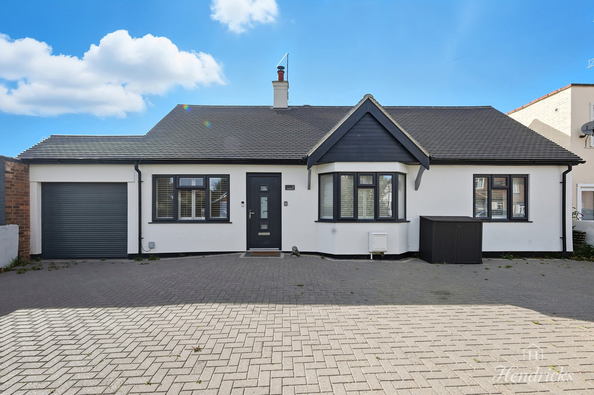 3 bedroom Detached bungalow Under Offer