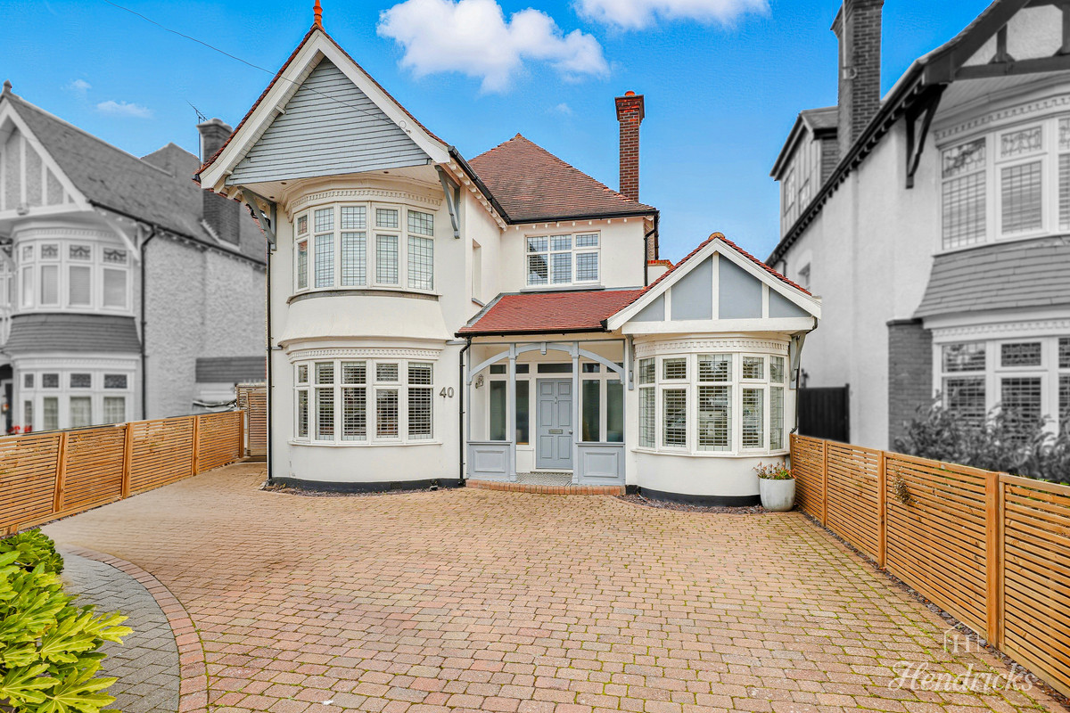 4 bedroom Detached house Under Offer