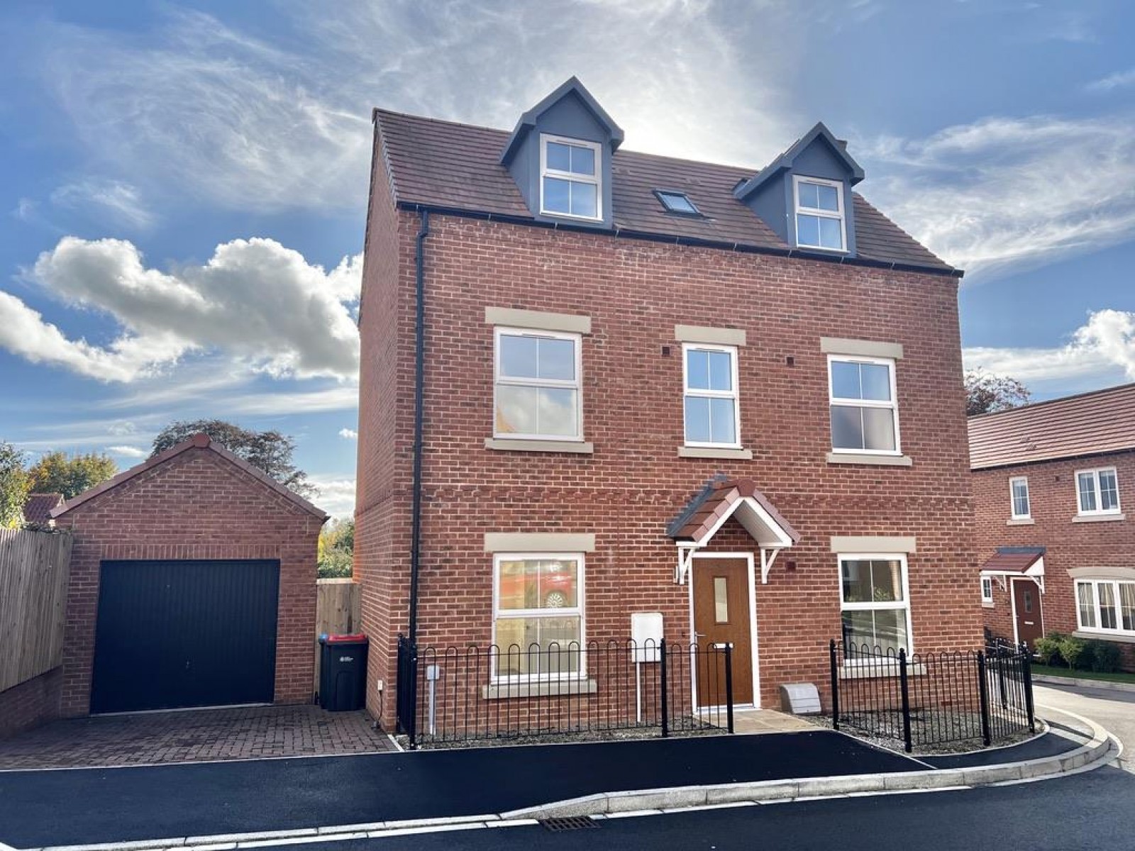 4 bedroom Detached house Sold