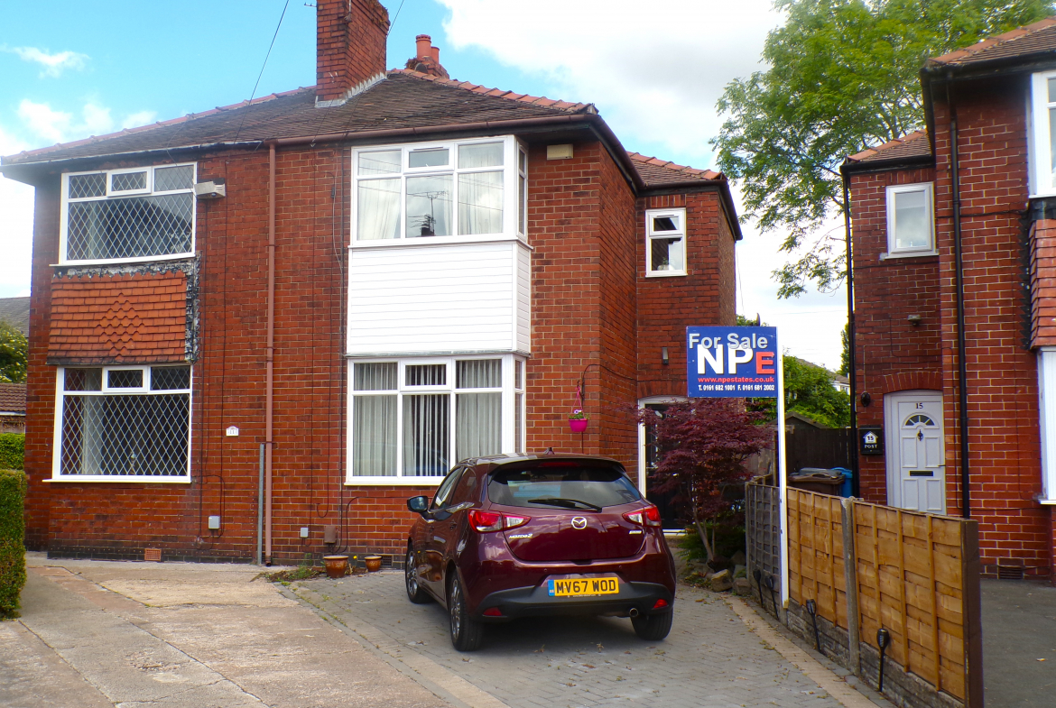 2 bedroom Semi-detached house Under Offer