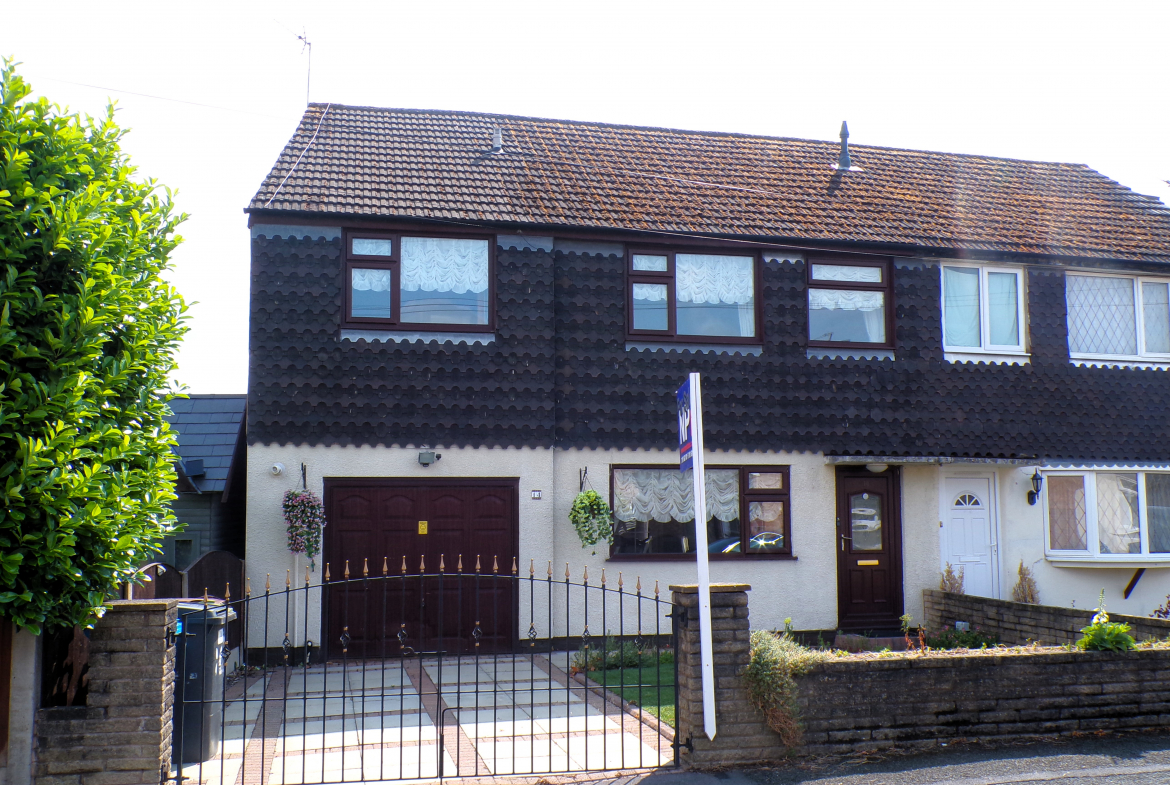 4 bedroom Semi-detached house For Sale