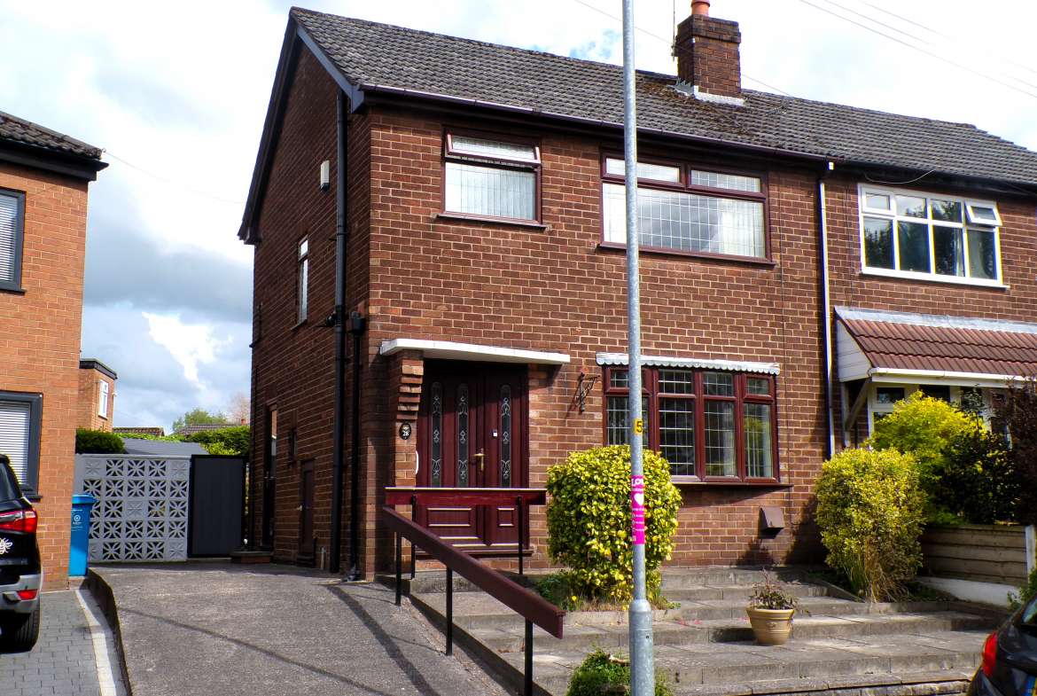 3 bedroom Semi-detached house Sold