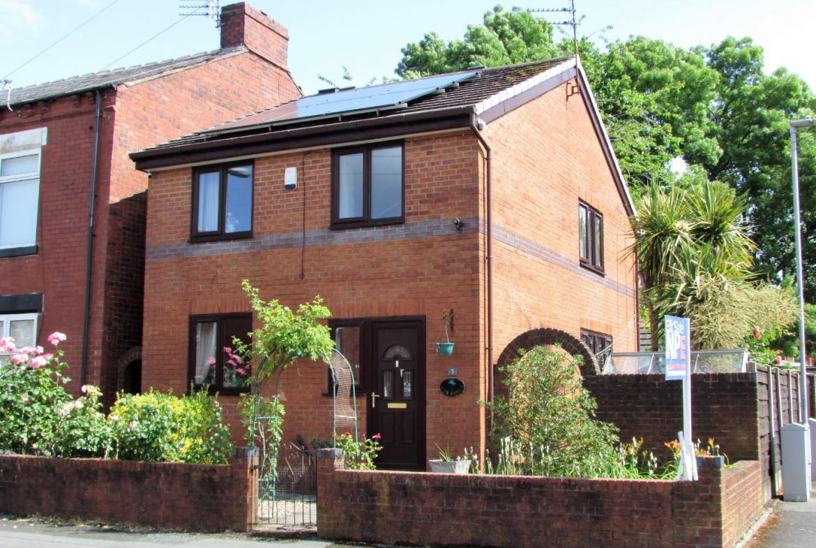 3 bedroom Detached house For Sale