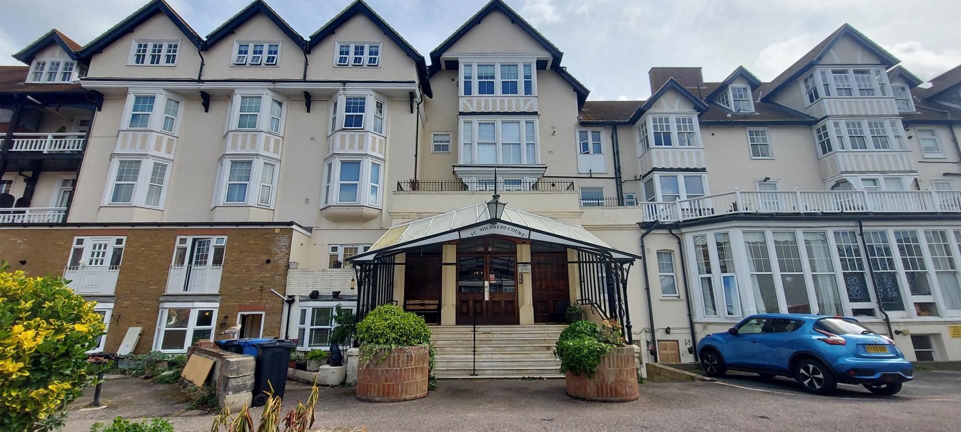 2 bedroom Flat Under Offer