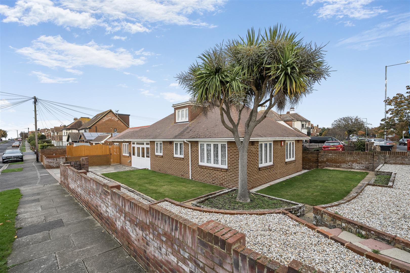 4 bedroom Bungalow For Sale