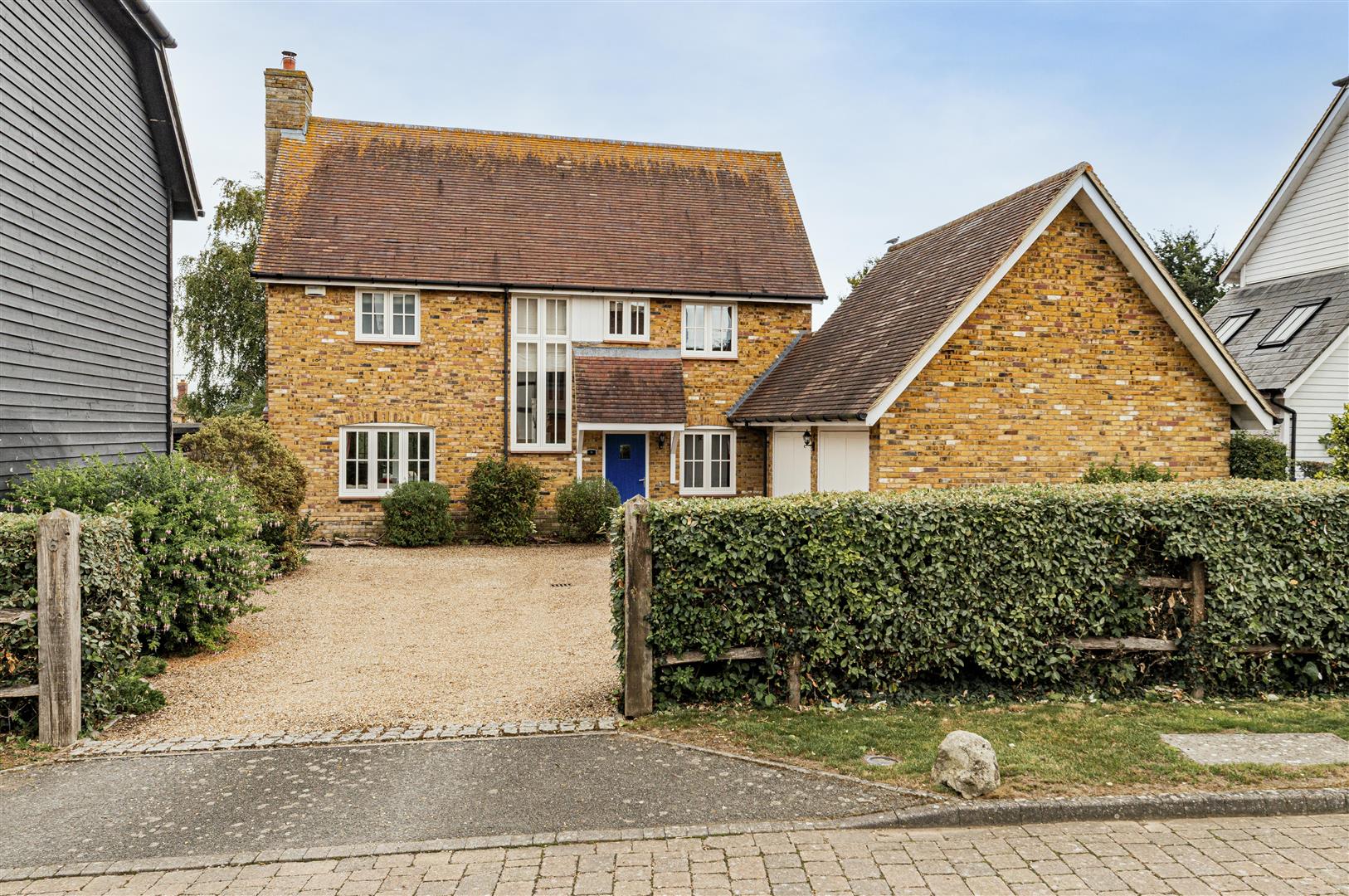 4 bedroom Detached house Under Offer