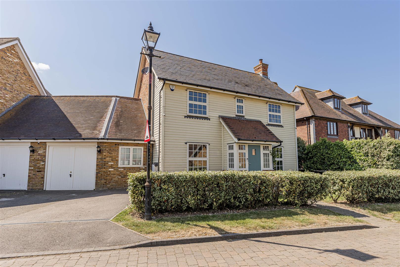 4 bedroom Detached house Under Offer