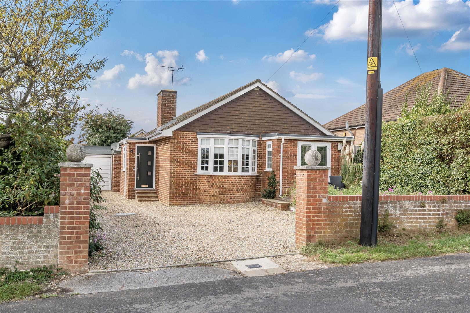 3 bedroom Bungalow Under Offer