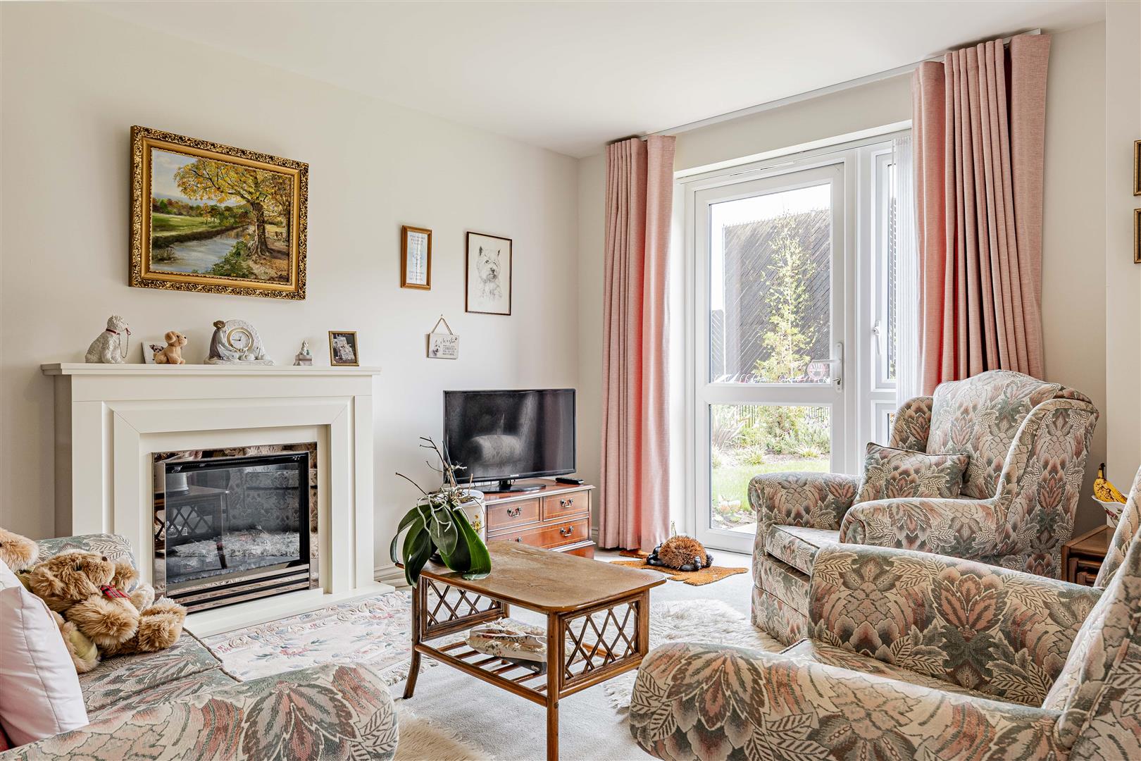 2 bedroom Flat For Sale
