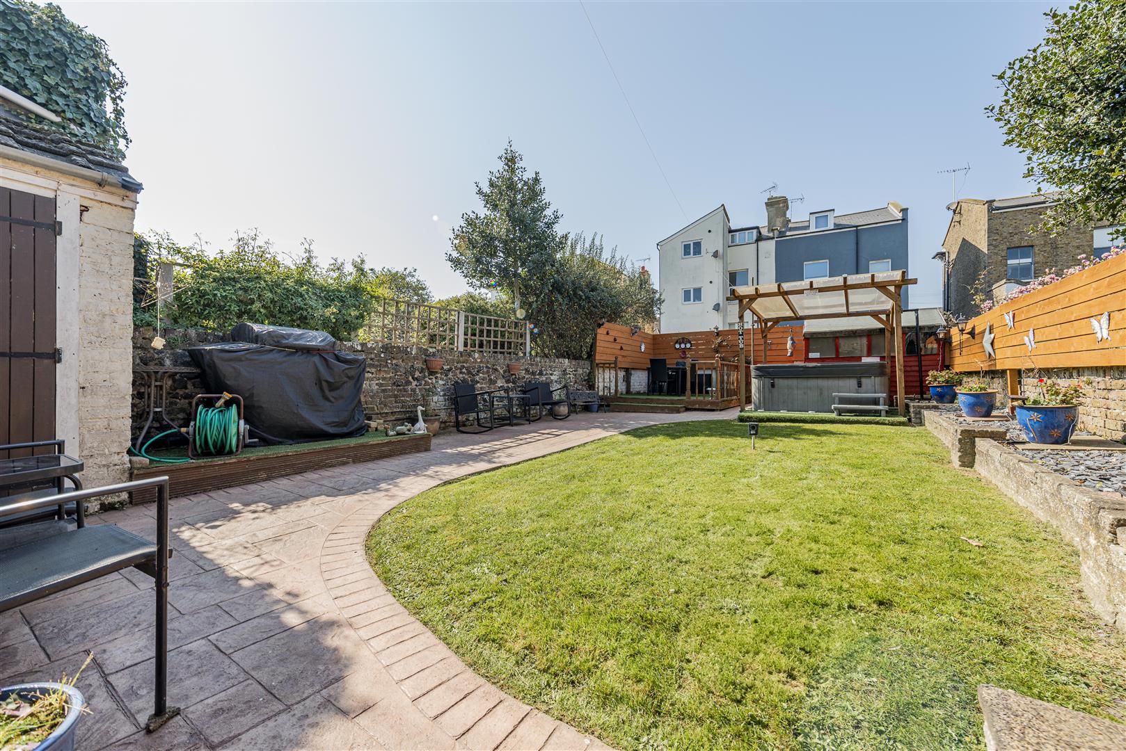 7 bedroom Detached house For Sale