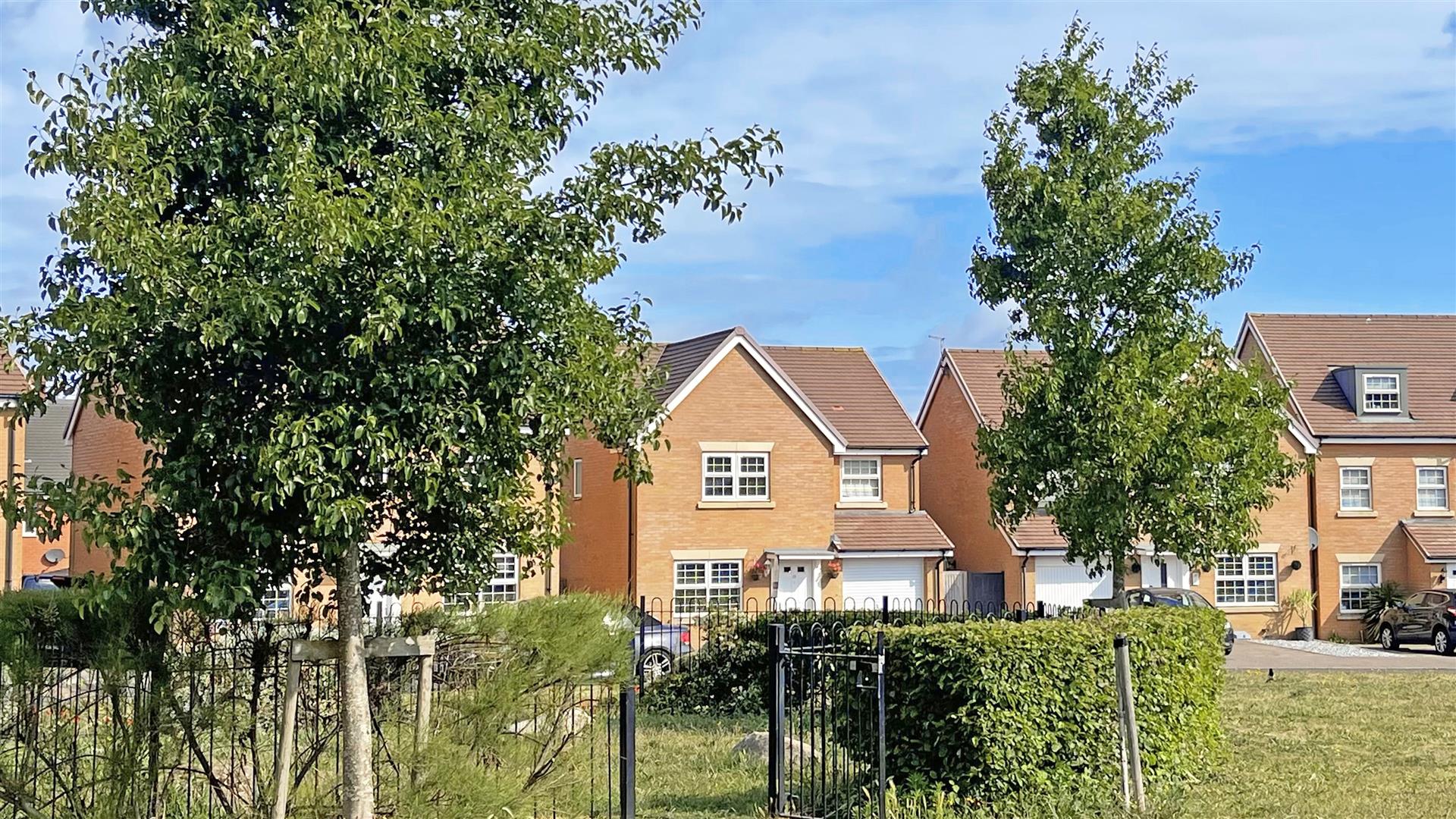 4 bedroom Detached house Under Offer