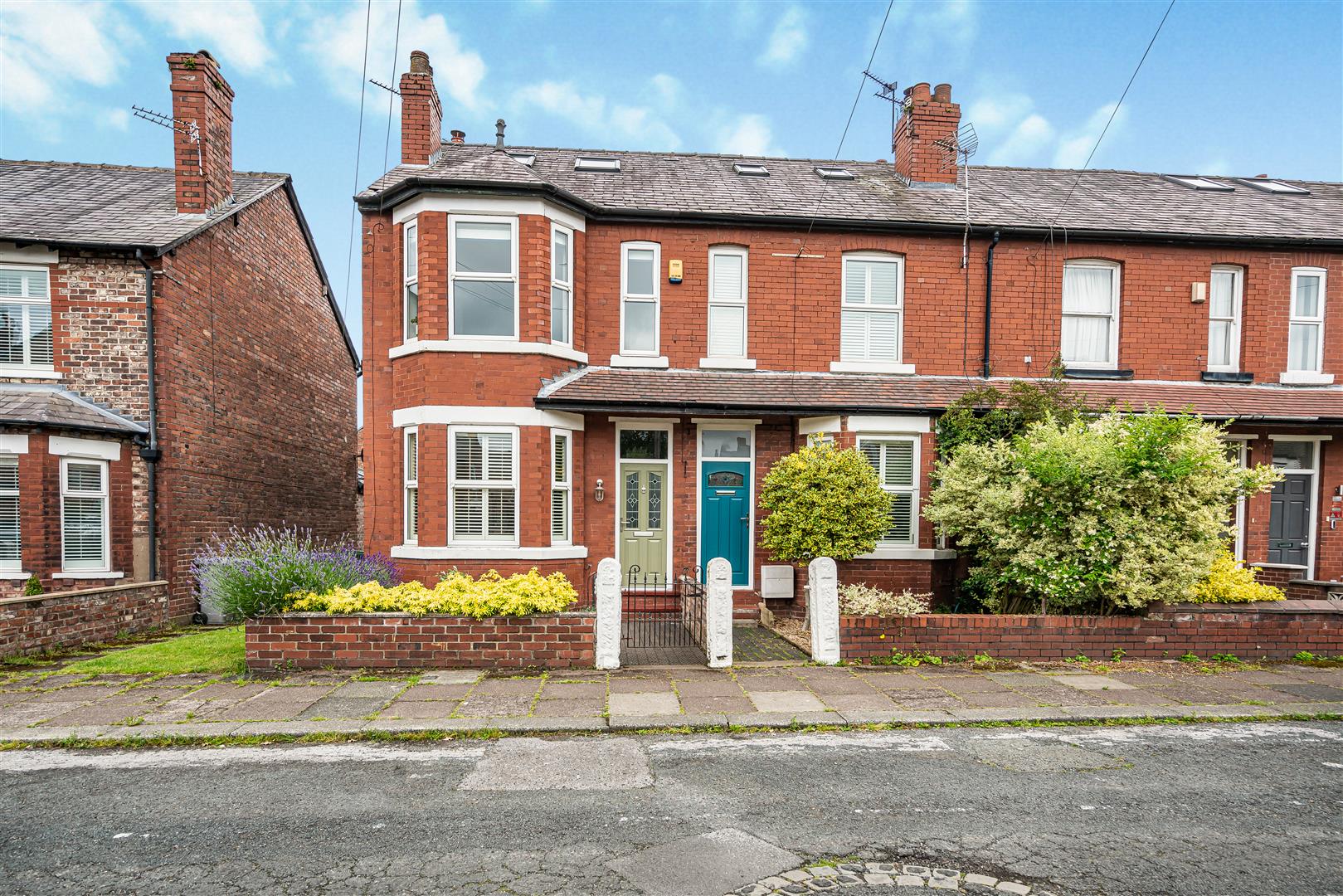 3 bedroom End of terrace house Under Offer