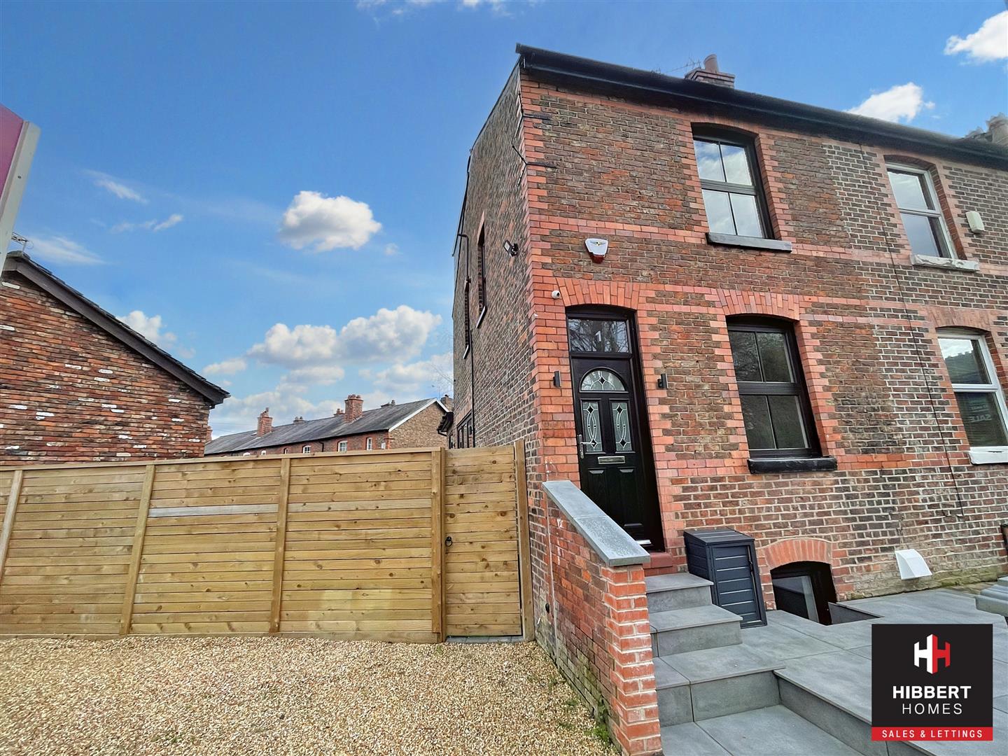 4 bedroom End of terrace house Under Offer