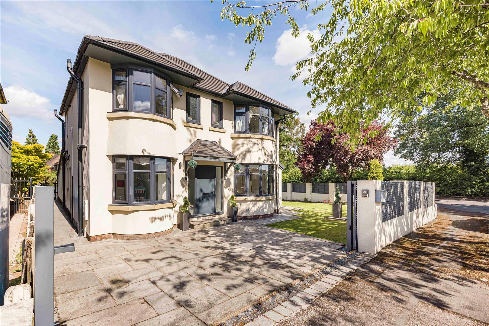 4 bedroom Detached house Under Offer