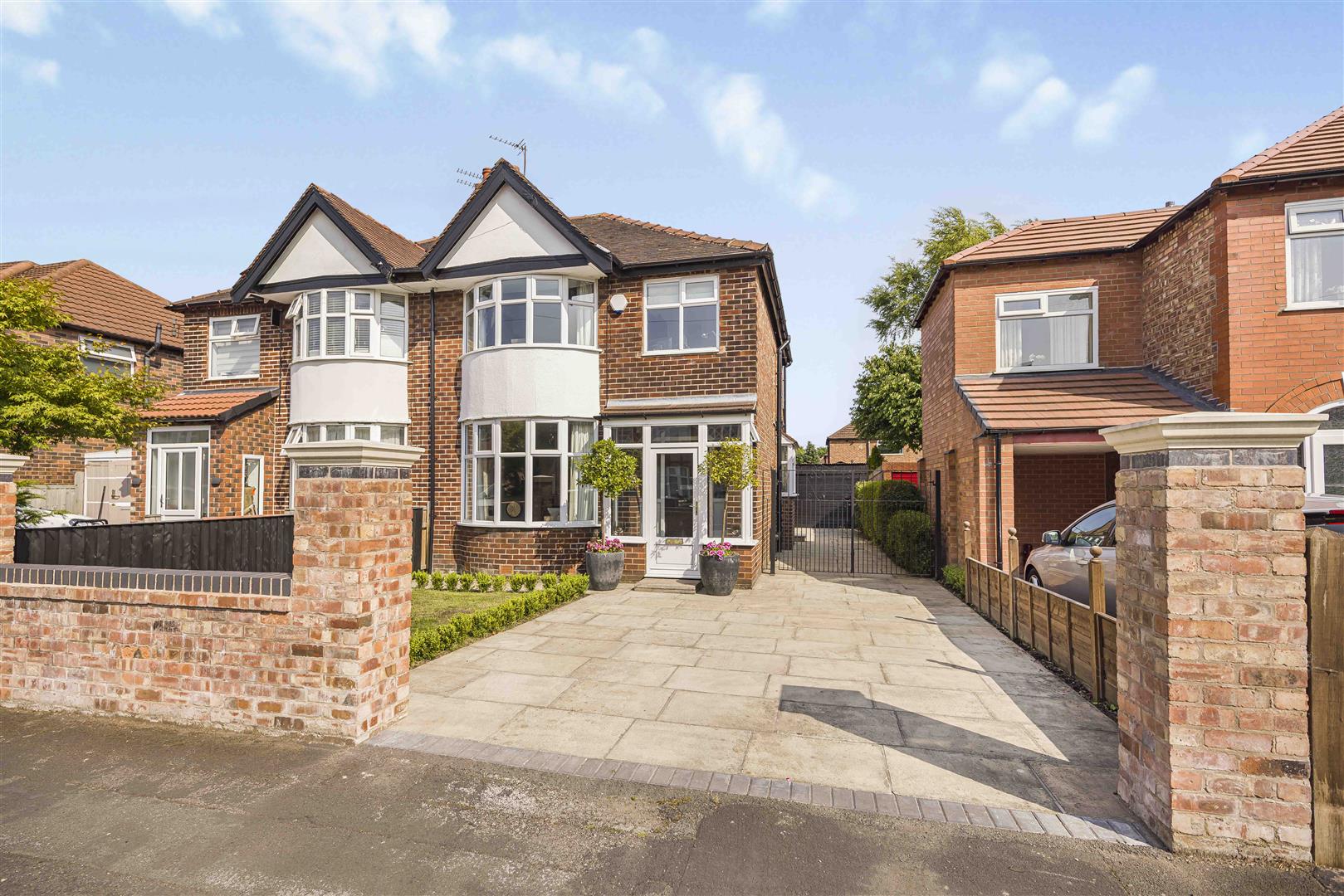 3 bedroom Semi-detached house For Sale