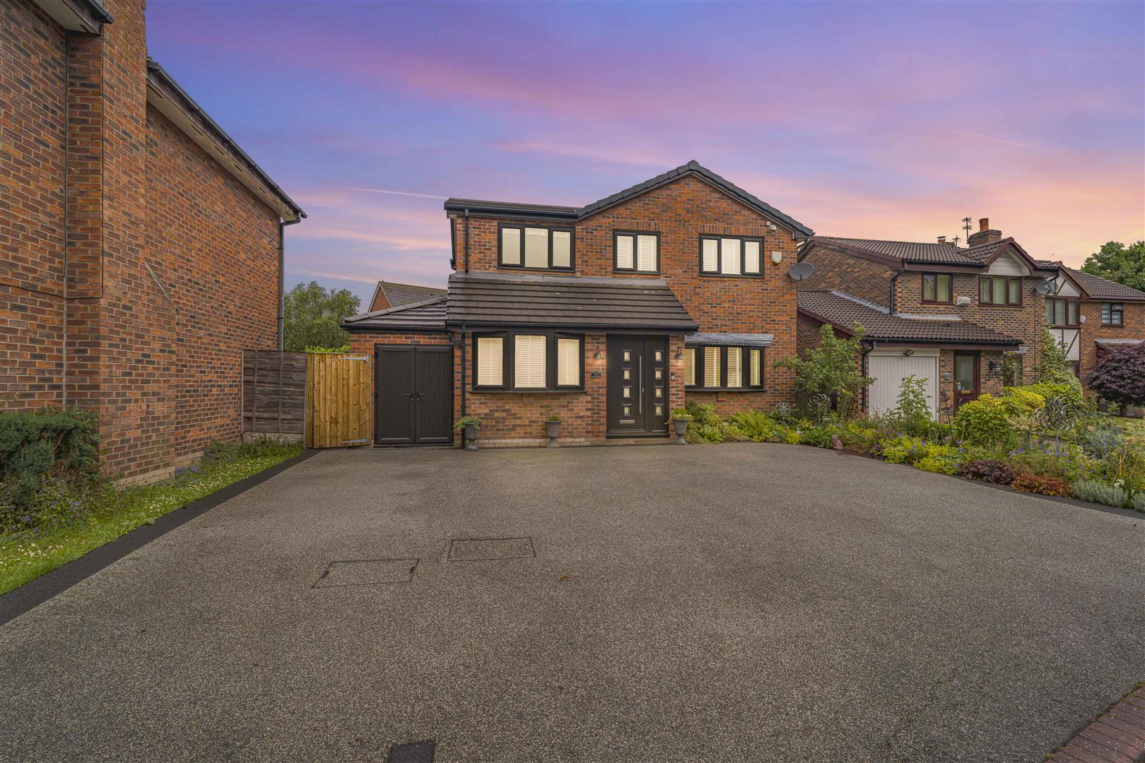 4 bedroom Detached house Under Offer